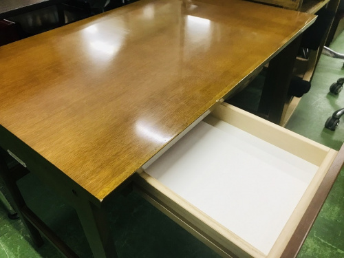 板橋　練馬　中野　池袋　中古　カリモク60+　買取のデスク