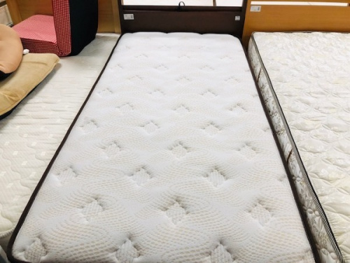 家具のベッド