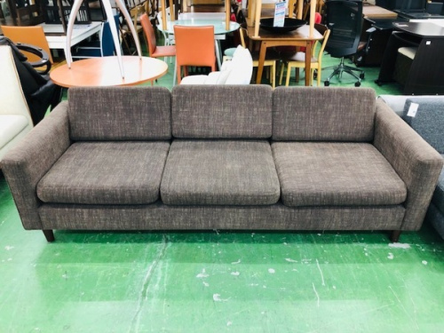 ACME FURNITUREのファミリータイプ