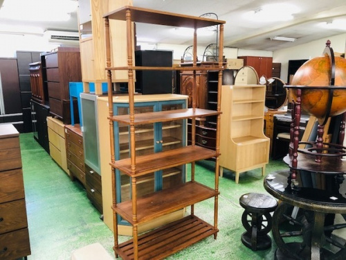 B-COMPANY・ビーカンパニーのシェルフ