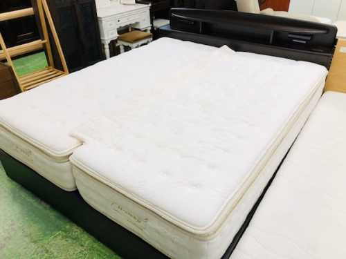 家具のクイーンベッド