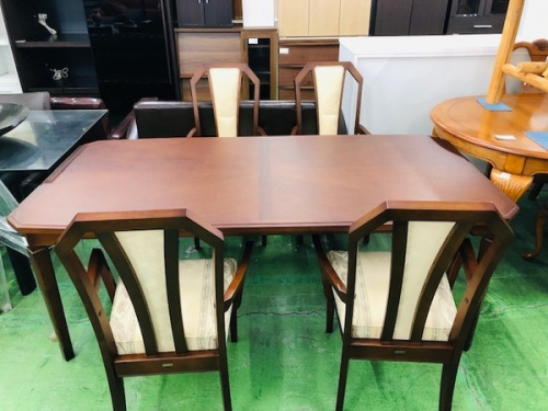 ダイニングセットのマルニ木工