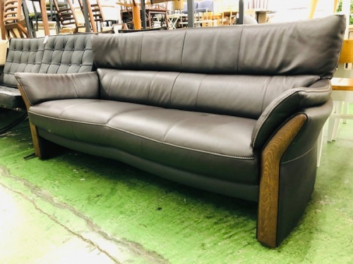 特選家具のカリモク