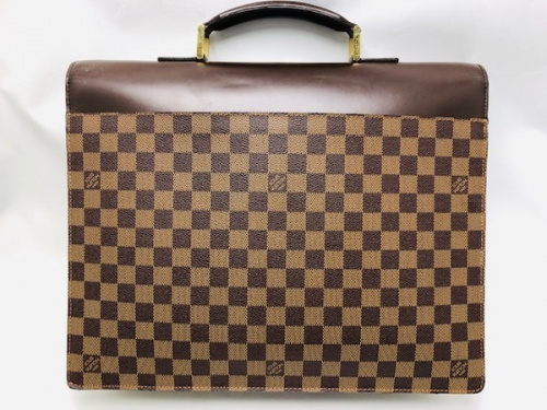 バッグのLOUIS VUITTON