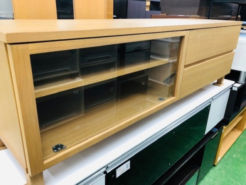 家具のテーブル