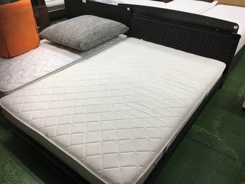 家具のベッド