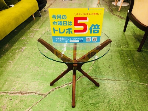 家具のテーブル