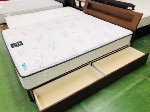 ベッドのダブルベッド