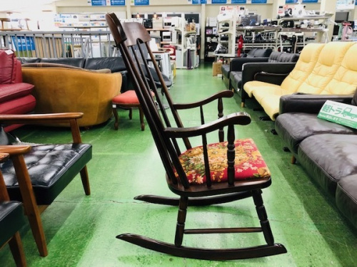 ロッキングチェアの飛騨の家具