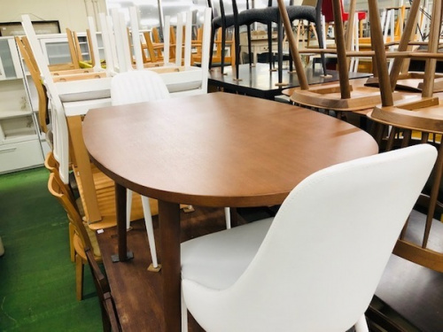 テーブルのFranc Franc