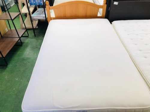家具のベッド