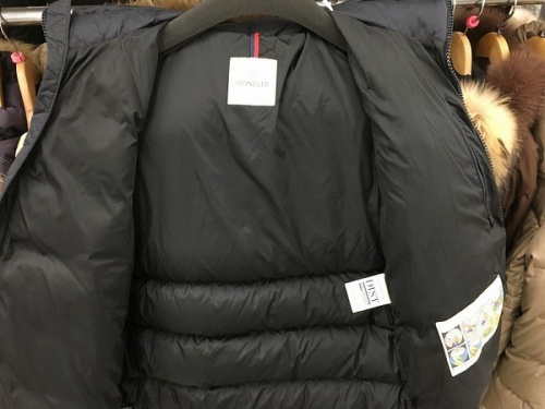 ダウンジャケットのMONCLER