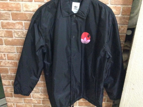 ジャケットのadidas