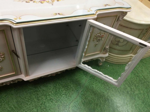 ローボード・テレビ台のロココ調