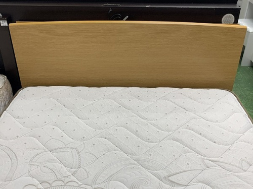 ベッドのセミダブルベッド