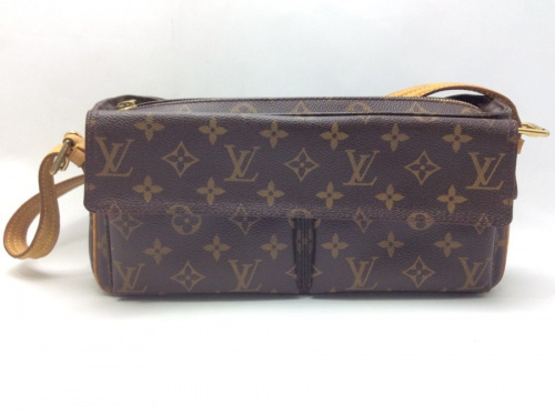 ショルダーバッグのLOUIS VUITTON