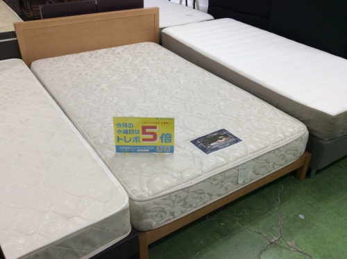 家具のベッド