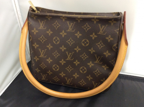 LOUIS VUITTONのバッグ