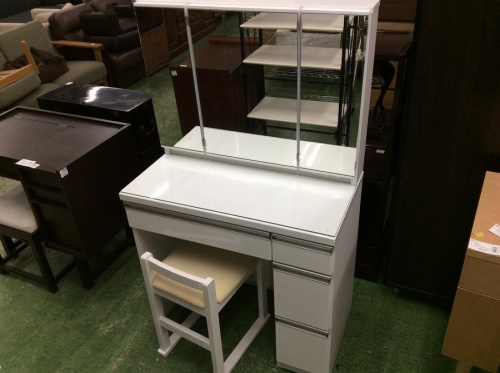 家具のソファ