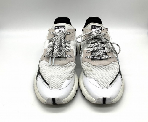 スニーカーのadidas