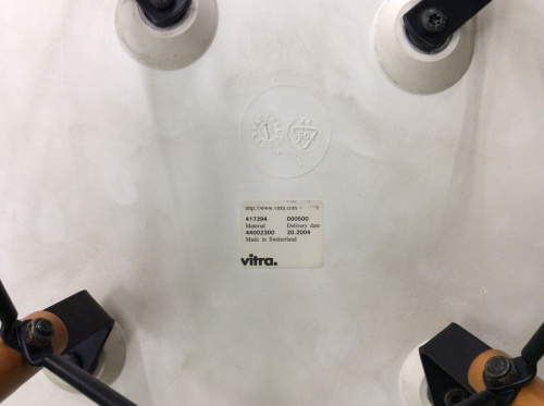 サイドシェルチェアのVitra社製造(廃盤)