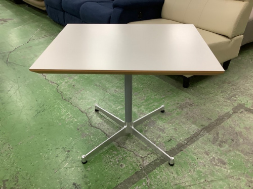 テーブルのカフェテーブル