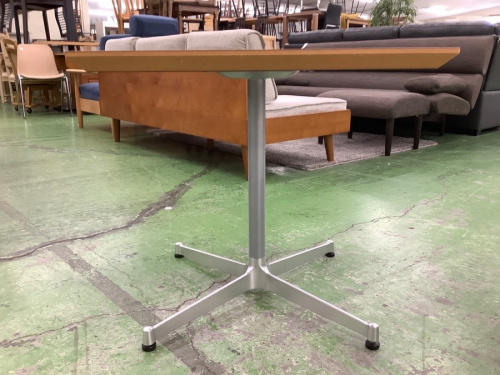 カフェテーブルのD&DEPARTMENT　ディアンドデパートメント