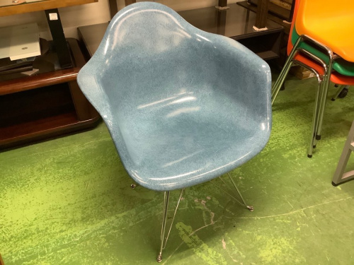 生活家具のアームシェルチェア