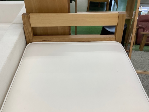 ベッドのシングルベッド