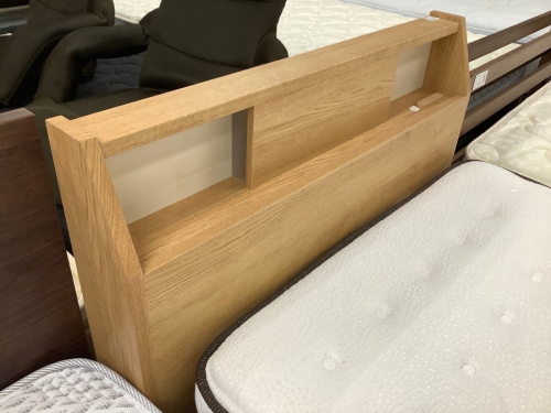 ベッドのシングルベッド