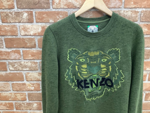 トップスのスウェット