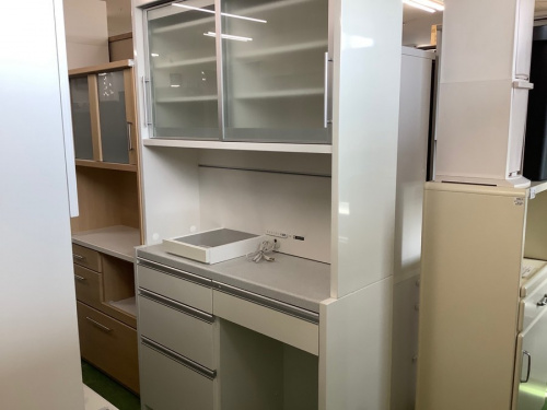 収納家具のキッチン収納　食器棚