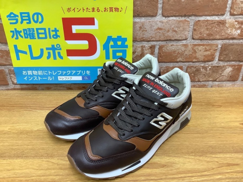 靴のスニーカー