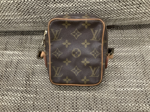 ショルダーポーチのLOUIS VUITTON