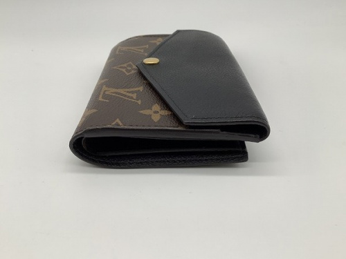 三つ折り財布のモノグラム