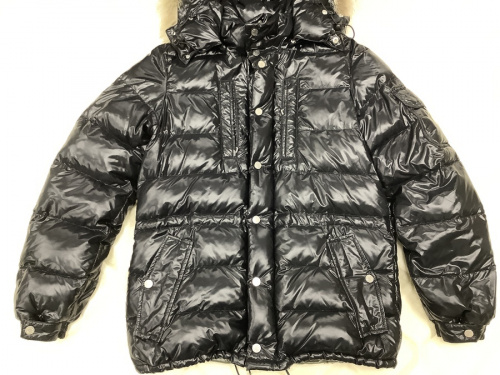 ダウンジャケットのMONCLER　モンクレール