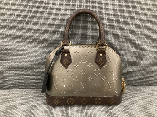 バッグのハンドバッグ