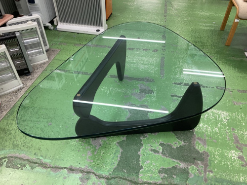 生活家具のテーブル