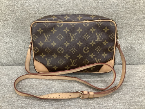 ショルダーバッグのLOUIS VUITTON　ルイ・ヴィトン