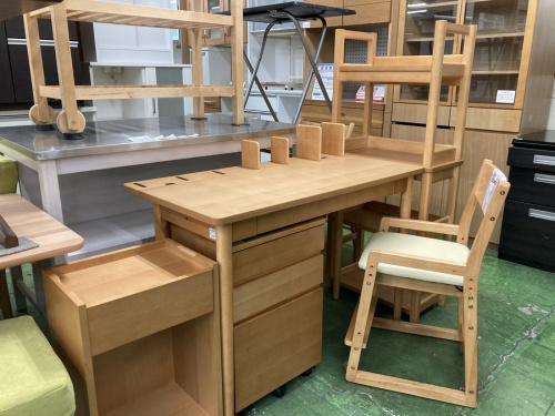生活家具のデスク