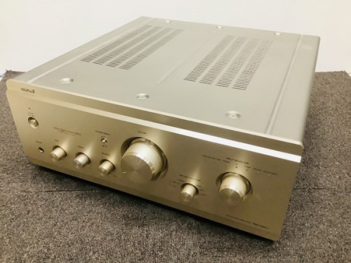 オーディオ機器のアンプ