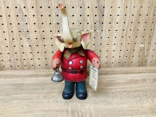 人形 フィギュアのセルロイド製ベルボーイ象