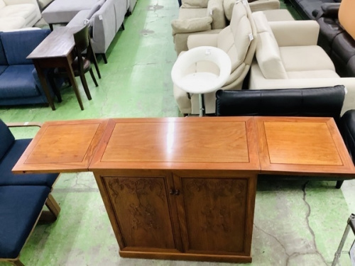 カウンターキャビネットの2枚扉