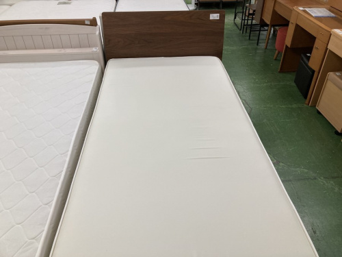 シングルベッドのベッド