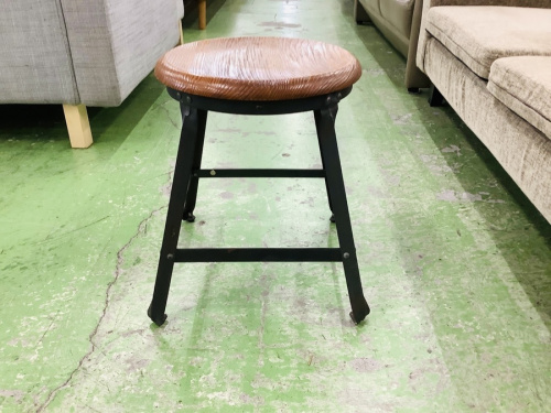 ACME Furniture（アクメファニチャー）のスツール【GRANDVIEW STOOL