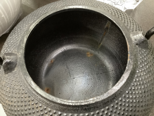 和食器の鉄瓶