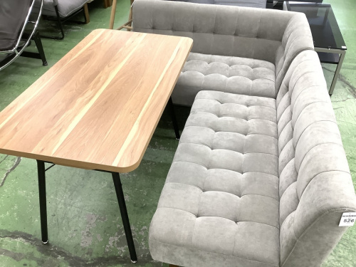 テーブルのダイニングセット