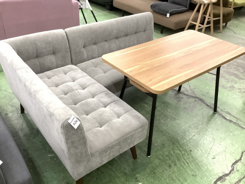 ダイニングセットの弘益