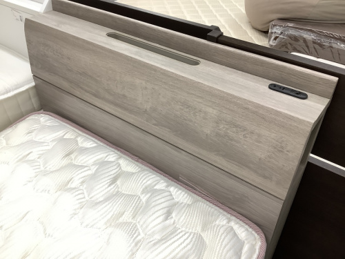 ベッドのシングルベッド