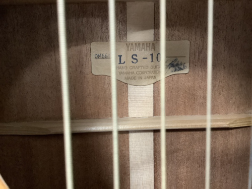 アコースティックギターのYAMAHA